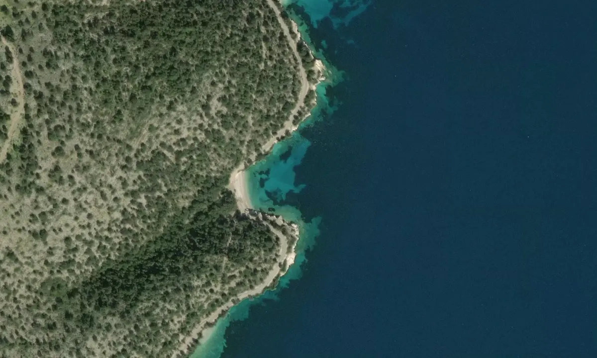 Flyfoto av Kastos Cove