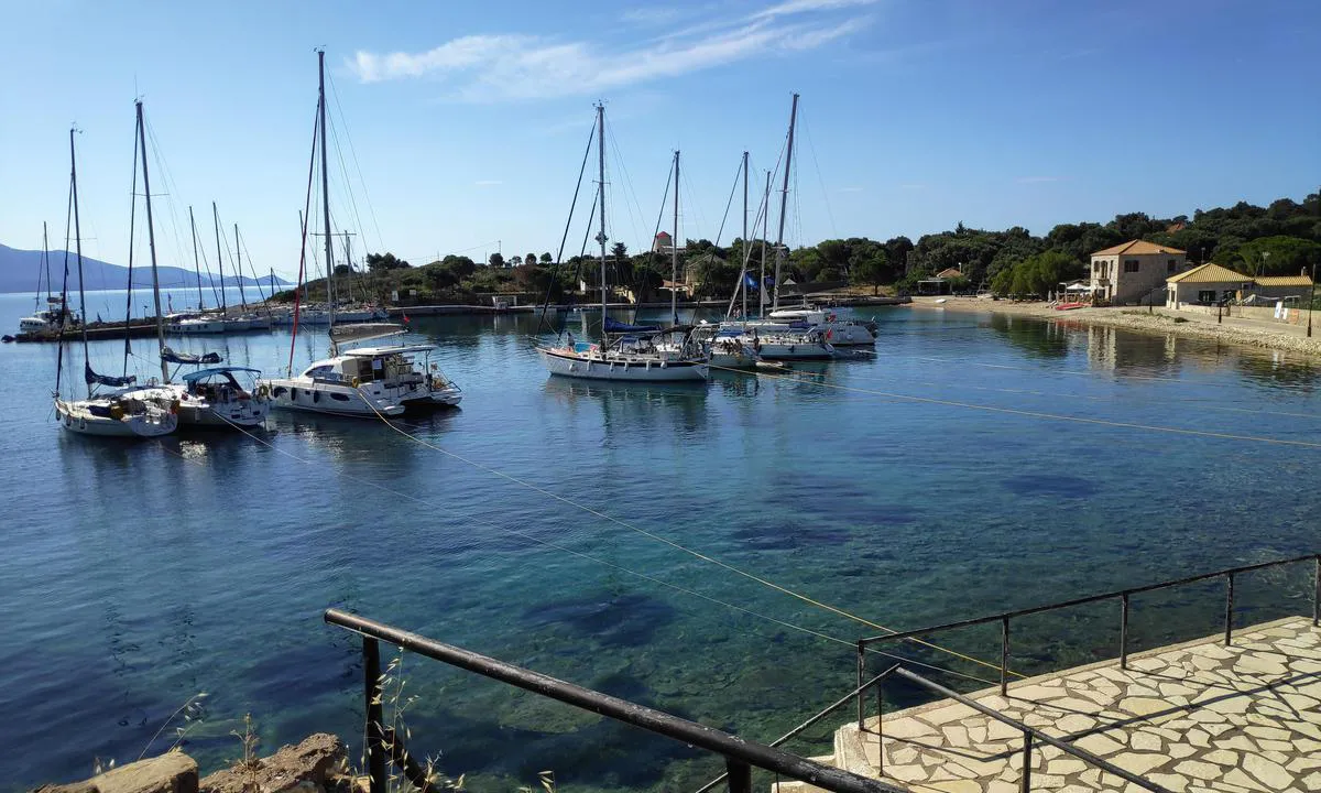 Kastos marina: {"base": "en", "no": "Long-Lines 40meter", "se": "Long-Lines 40 meter", "en": "Long-Lines 40metres", "da": "Lang-liner 40 meter", "fr": "Longues-Lignes 40m\u00e8tres", "de": "Langleinen 40 Meter", "es": "Long-Lines 40 metros", "it": "Long-Linee 40 metri", "pt": "Fundeadores 40 metros", "nl": "Lange lijnen 40 meter", "pl": "D\u0142ugie Linie 40 metr\u00f3w", "uk": "\u041b\u043e\u043d\u0433-\u041b\u0430\u0439\u043d\u0441 40\u043c\u0435\u0442\u0440\u0456\u0432", "ro": "Linii lungi 40metri", "tr": "Uzun Hatlar 40 metre", "el": "\u039c\u03b1\u03ba\u03c1\u03b9\u03ad\u03c2-\u0391\u03b3\u03ba\u03c5\u03c1\u03bf\u03b2\u03cc\u03bb\u03b9\u03bf 40\u03bc\u03ad\u03c4\u03c1\u03b1", "cs": "Dlouh\u00e9 linie 40metr\u016f", "hu": "Hossz\u00favonalak 40 m\u00e9ter", "fi": "Pitk\u00e4t linjat 40 metri\u00e4", "bg": "\u0414\u044a\u043b\u0433\u0438 \u0432\u044a\u0436\u0435\u0442\u0430 40 \u043c\u0435\u0442\u0440\u0430", "sr": "Dugi konopci 40 metara", "et": "Pikad-liinid 40 meetrit", "lv": "Gar\u0101s l\u012bnijas 40metri", "lt": "Ilgos virv\u0117s 40 metr\u0173"}