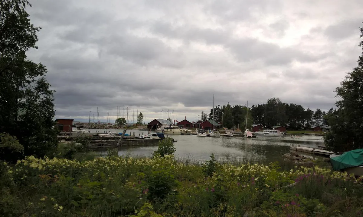 Kaunissaari, Pyhtää: In side harbour, very good protection, but do not enter local's pier, it's on the right side & marked. This area is also very shallow.