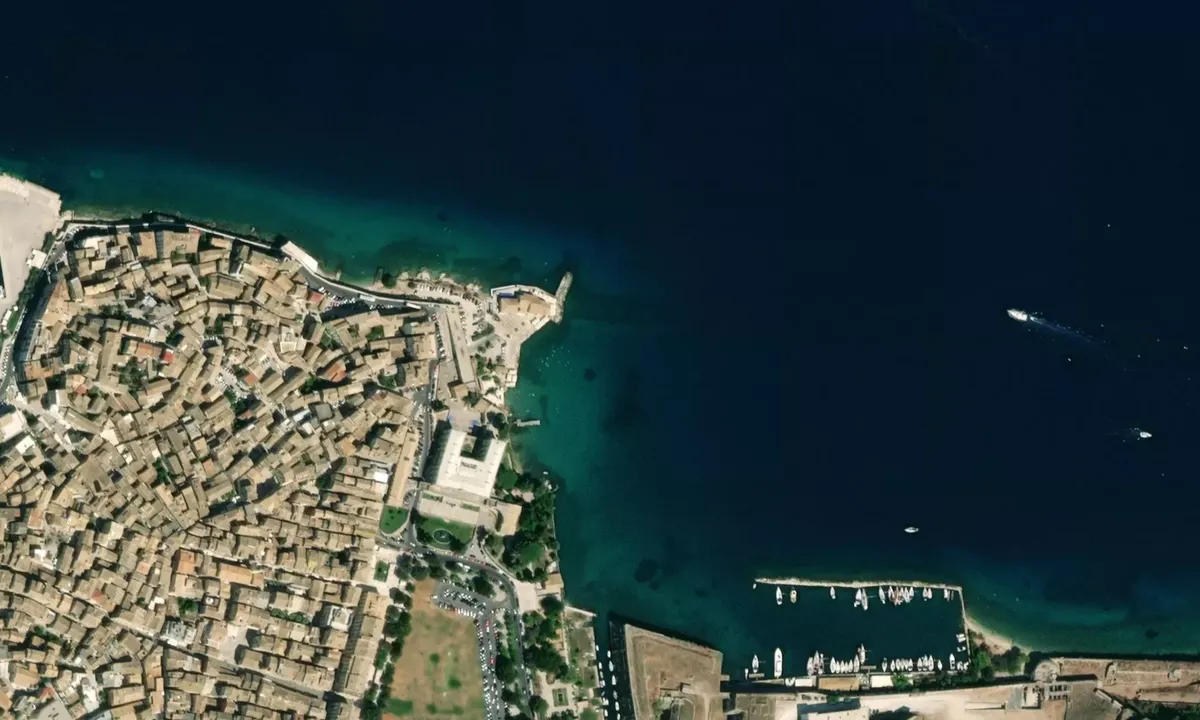 Flyfoto av Kerkira Viver por Ar e Mar