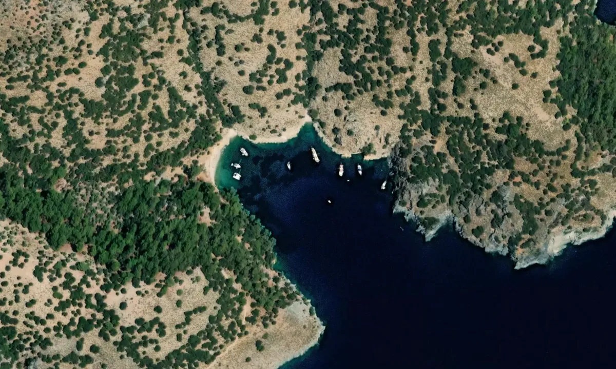 Flyfoto av Kızılkuyruk Koyu