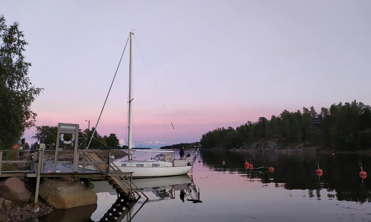 Klamilan Kalasatama: Klamila you can hike to the village shop, nice countryside. Yachtclub harbour. First harbour is village harbour. Easy access, but needs accurate navigation.