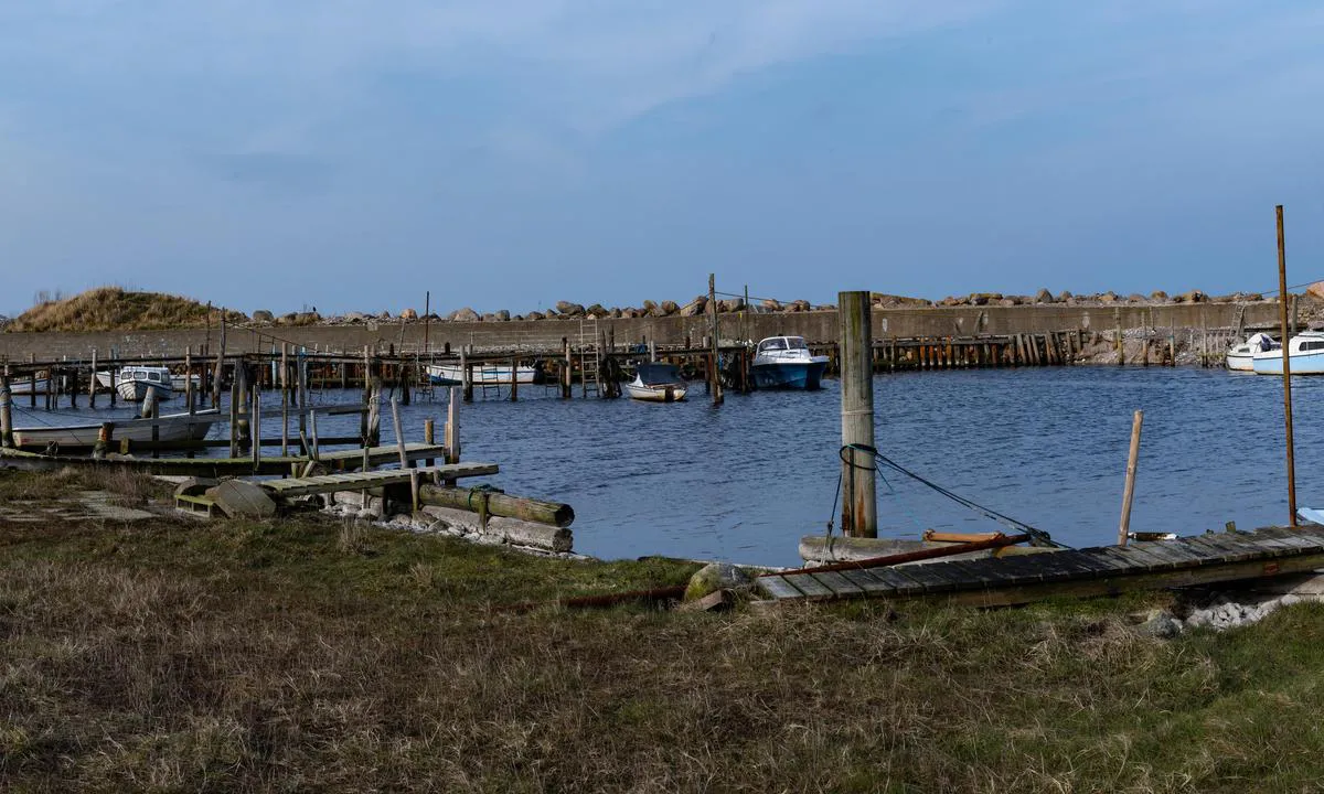 {"base": "da", "no": "Klint Havn 2024", "se": "Klint Hamn 2024", "en": "Klint Harbour 2024", "da": "Klint Havn 2024", "fr": "Port de Klint 2024", "de": "Klint Hafen 2024", "es": "Puerto de Klint 2024", "it": "Porto di Klint 2024", "pt": "Porto de Klint 2024", "nl": "Klint Haven 2024", "pl": "Port Klint 2024", "uk": "\u0413\u0430\u0432\u0430\u043d\u044c \u041a\u043b\u0456\u043d\u0442 2024", "ro": "Portul Klint 2024", "tr": "Klint Liman\u0131 2024", "el": "\u039b\u03b9\u03bc\u03ac\u03bd\u03b9 Klint 2024", "cs": "P\u0159\u00edstav Klint 2024", "hu": "Klint Kik\u00f6t\u0151 2024", "fi": "Klintin satama 2024", "bg": "\u041f\u0440\u0438\u0441\u0442\u0430\u043d\u0438\u0449\u0435 \u041a\u043b\u0438\u043d\u0442 2024", "sr": "\u041b\u0443\u043a\u0430 \u041a\u043b\u0438\u043d\u0442 2024", "et": "Klinti sadam 2024", "lv": "Klintas Osta 2024", "lt": "Klinto uostas 2024"}