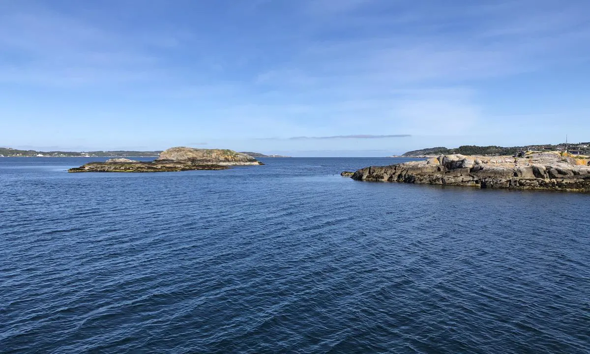 Kopparholmen: Innafor Kpparholman har du nydelig utsikt ut i storhavet.