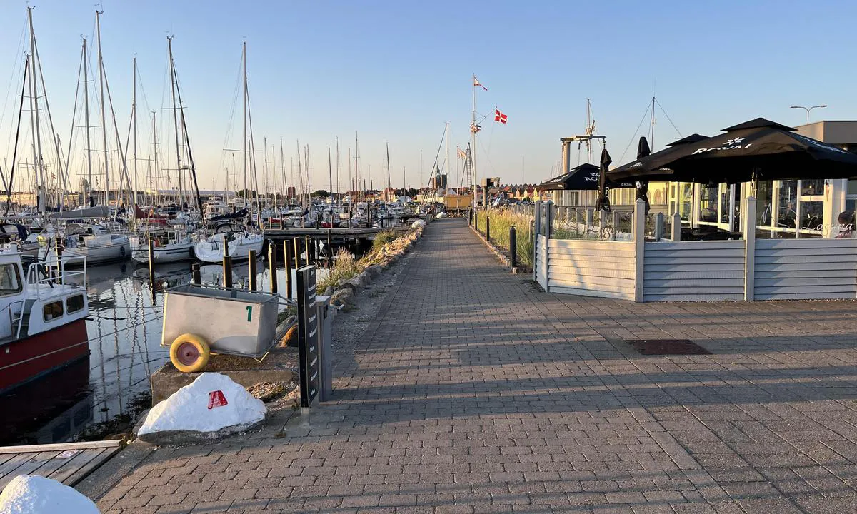 Korsør Lystbådehavn: {"base": "da", "no": "Restaurant i havnen", "se": "Restaurang i hamnen", "en": "Restaurant in the harbor", "da": "Restaurant i havna", "fr": "Restaurant dans le port", "de": "Restaurant im Hafen", "es": "Restaurante en el puerto", "it": "Ristorante nel porto", "pt": "Restaurante no porto", "nl": "Restaurant in de haven", "pl": "Restauracja w porcie", "uk": "\u0420\u0435\u0441\u0442\u043e\u0440\u0430\u043d \u0443 \u0433\u0430\u0432\u0430\u043d\u0456", "ro": "Restaurant \u00een port", "tr": "Liman'da restaurant", "el": "\u0395\u03c3\u03c4\u03b9\u03b1\u03c4\u03cc\u03c1\u03b9\u03bf \u03c3\u03c4\u03bf \u03bb\u03b9\u03bc\u03ac\u03bd\u03b9", "cs": "Restaurace v p\u0159\u00edstavu", "hu": "\u00c9tterem a kik\u00f6t\u0151ben", "fi": "Ravintola satamassa", "bg": "\u0420\u0435\u0441\u0442\u043e\u0440\u0430\u043d\u0442 \u043d\u0430 \u043f\u0440\u0438\u0441\u0442\u0430\u043d\u0438\u0449\u0435\u0442\u043e", "sr": "\u0420\u0435\u0441\u0442\u043e\u0440\u0430\u043d \u0443 \u043b\u0443\u0446\u0438", "et": "Restoran sadamas", "lv": "Restor\u0101ns ost\u0101", "lt": "Restoranas uoste"}