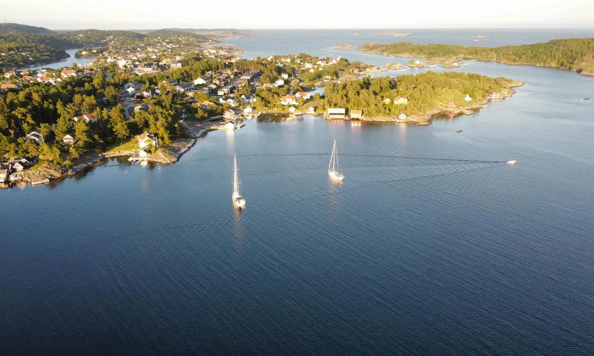 Kosseviga: Fin svai plass, mudder bunn, godt beskyttet mot svell fra havet. Godt alternativ til Olavsundet.