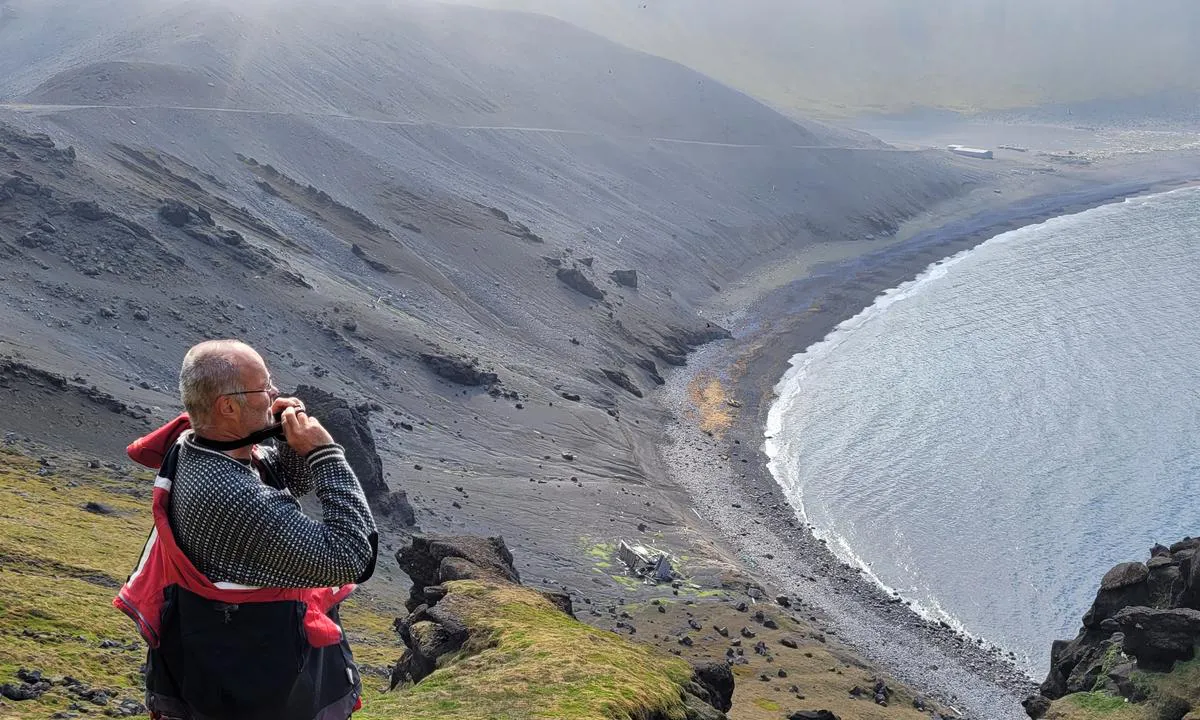 Kvalrossbukta - Jan Mayen: Utsikt over Kvalrosbukta fra fjellet Kvalrosen