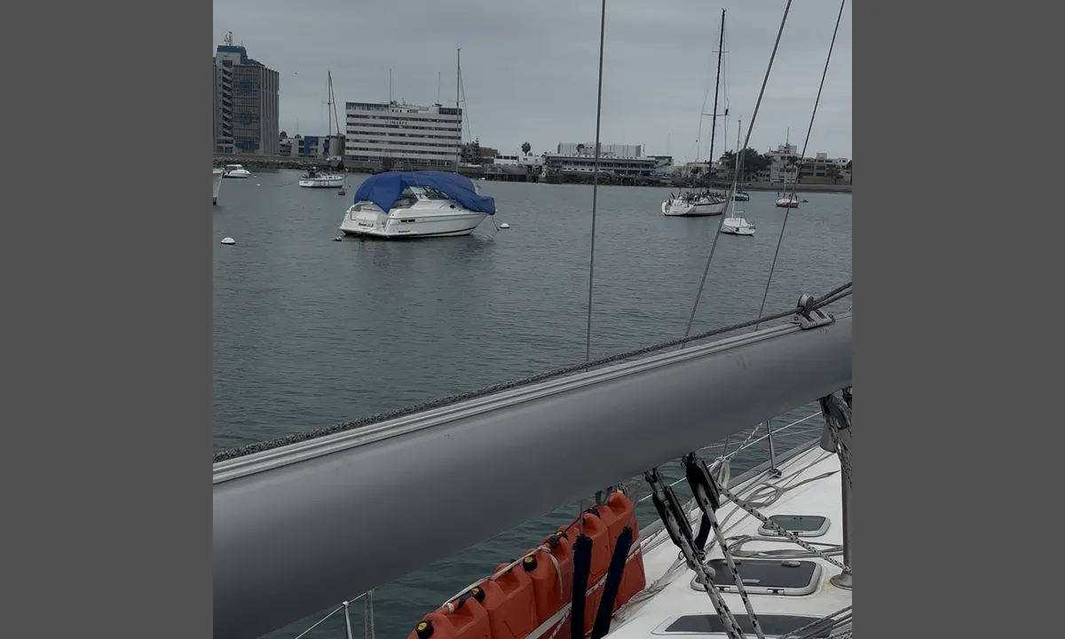 {"base": "no", "no": "Rett inn her var det lite med b\u00e5ter.", "se": "Rakt in h\u00e4r var det f\u00e5 b\u00e5tar.", "en": "Straight in here, there were few boats.", "da": "Ret her var der f\u00e5 b\u00e5de.", "fr": "Il y avait peu de bateaux ici.", "de": "Direkt hier hinein gab es nur wenige Boote.", "es": "Justo aqu\u00ed hab\u00eda pocos barcos.", "it": "Direttamente qui dentro c'erano poche barche.", "pt": "Diretamente aqui havia poucos barcos.", "nl": "Recht naar binnen waren er weinig boten.", "pl": "Prosto tutaj by\u0142o ma\u0142o \u0142odzi.", "uk": "\u041f\u0440\u044f\u043c\u043e \u0441\u044e\u0434\u0438 \u043d\u0435 \u0431\u0443\u043b\u043e \u0431\u0430\u0433\u0430\u0442\u043e \u043b\u043e\u0434\u043e\u043a.", "ro": "Direct aici era pu\u021bin\u0103 activitate cu b\u0103rci.", "tr": "Direkt buraya giri\u015fte az say\u0131da tekne vard\u0131.", "el": "\u0395\u03b4\u03ce \u03c5\u03c0\u03ae\u03c1\u03c7\u03b1\u03bd \u03bb\u03af\u03b3\u03b1 \u03c3\u03ba\u03ac\u03c6\u03b7.", "cs": "P\u0159\u00edmo tady bylo m\u00e1lo lod\u00ed.", "hu": "Itt k\u00f6zvetlen\u00fcl nem volt sok haj\u00f3.", "fi": "Suoraan t\u00e4nne oli v\u00e4h\u00e4n veneit\u00e4.", "bg": "\u041e\u0442\u043f\u0440\u0430\u0432\u043e \u0442\u0443\u043a \u0438\u043c\u0430\u0448\u0435 \u043c\u0430\u043b\u043a\u043e \u043b\u043e\u0434\u043a\u0438.", "sr": "Pravo ovde bilo je malo brodova.", "et": "Siit otse sisse s\u00f5ites oli v\u00e4he paate.", "lv": "Tie\u0161i \u0161eit bija maz ar laiv\u0101m.", "lt": "Tiesiai \u010dia buvo ma\u017eai laiv\u0173."}