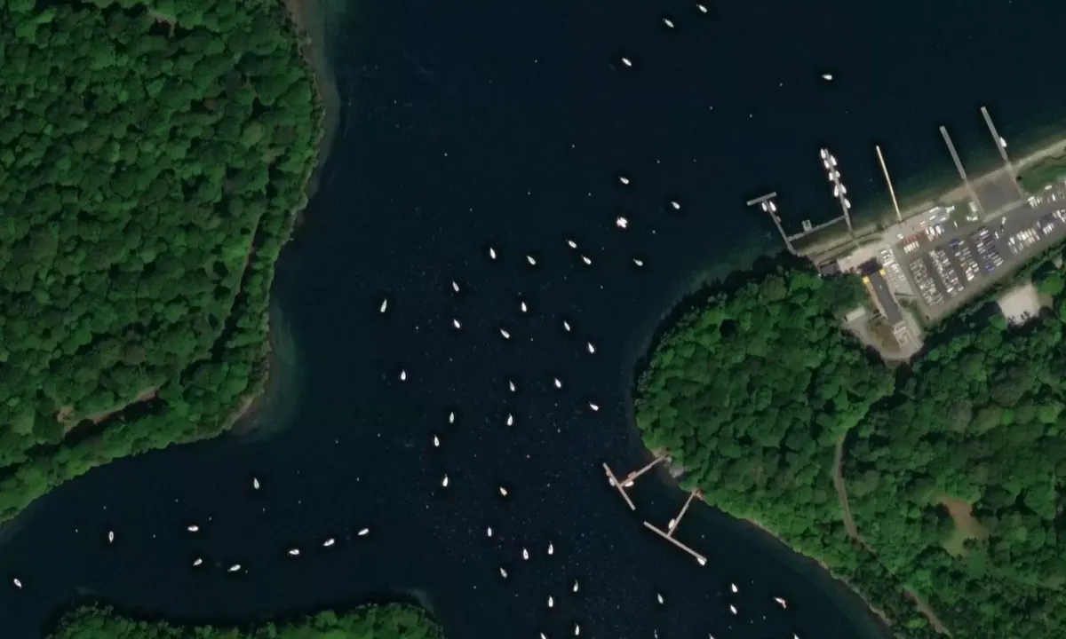Satelite image of Lac de l'Eau d'Heure, Club Sneh