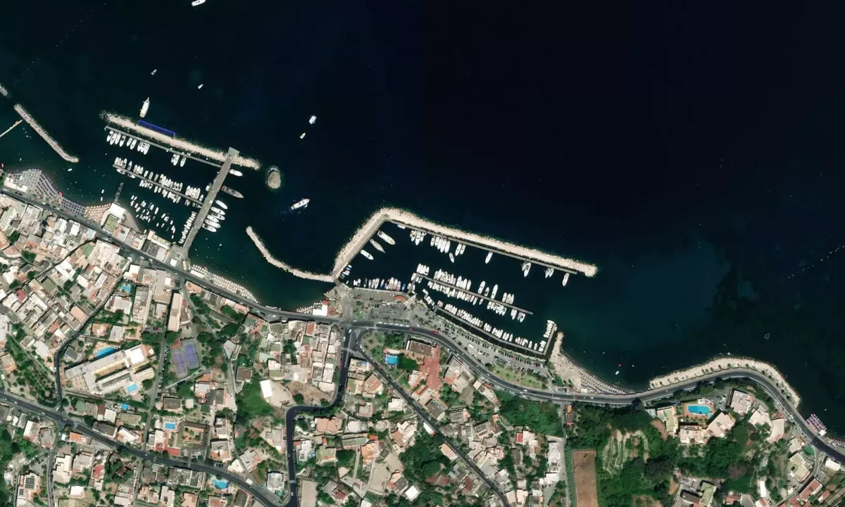 Flyfoto av Lacco Ameno Marina
