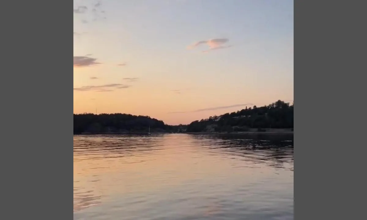 Lagunen Camping: {"base": "no", "no": "Bilde mot Nord", "se": "Bild mot Norr", "en": "View towards North", "da": "Billede mod Nord", "fr": "<p>Vue vers le Nord</p>", "de": "Bild nach Norden", "es": "Vista hacia el norte", "it": "Immagine verso Nord", "pt": "Imagem para o Norte", "nl": "Afbeelding naar het Noorden", "pl": "Zdj\u0119cie na p\u00f3\u0142noc", "uk": "\u0417\u043e\u0431\u0440\u0430\u0436\u0435\u043d\u043d\u044f \u043d\u0430 \u043f\u0456\u0432\u043d\u0456\u0447", "ro": "Imagine spre Nord", "tr": "Kuzeye do\u011fru g\u00f6r\u00fcnt\u00fc", "el": "\u0395\u03b9\u03ba\u03cc\u03bd\u03b1 \u03c0\u03c1\u03bf\u03c2 \u0392\u03bf\u03c1\u03c1\u03ac", "cs": "Obr\u00e1zek sm\u011brem na sever", "hu": "K\u00e9p \u00e9szak fel\u00e9", "fi": "Kuva pohjoiseen", "bg": "<p>\u0418\u0437\u0433\u043b\u0435\u0434 \u043a\u044a\u043c \u0441\u0435\u0432\u0435\u0440</p>", "sr": "\u0421\u043b\u0438\u043a\u0430 \u043f\u0440\u0435\u043c\u0430 \u0421\u0435\u0432\u0435\u0440\u0443", "et": "Pilt p\u00f5hja suunas", "lv": "Att\u0113ls uz zieme\u013ciem", "lt": "Vaizdas \u012f \u0160iaur\u0119"}