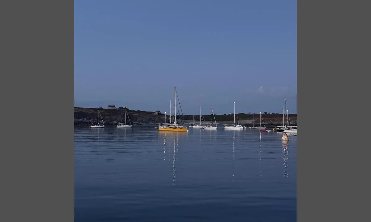 {"base": "en", "no": "Lampaul ankringsplass etter solnedgang", "se": "Lampaul ankarplats efter solnedg\u00e5ng", "en": "Lampaul anchorage after sunset", "da": "Lampaul ankerplads efter solnedgang", "fr": "Mouillage de Lampaul apr\u00e8s le coucher du soleil", "de": "Lampaul-Ankerplatz nach Sonnenuntergang", "es": "Anclaje de Lampaul despu\u00e9s del atardecer", "it": "Ancoraggio di Lampaul dopo il tramonto", "pt": "Ancoradouro de Lampaul ap\u00f3s o p\u00f4r do sol", "nl": "Lampaul ankerplaats na zonsondergang", "pl": "Kotwicowisko Lampaul po zachodzie s\u0142o\u0144ca", "uk": "\u042f\u043a\u0456\u0440\u043d\u0430 \u0441\u0442\u043e\u044f\u043d\u043a\u0430 \u041b\u0430\u043c\u043f\u043e\u043b \u043f\u0456\u0441\u043b\u044f \u0437\u0430\u0445\u043e\u0434\u0443 \u0441\u043e\u043d\u0446\u044f", "ro": "Ancorajul Lampaul dup\u0103 apusul soarelui", "tr": "G\u00fcnbat\u0131m\u0131ndan sonra Lampaul demirleme alan\u0131", "el": "\u039b\u03b9\u03bc\u03ad\u03bd\u03b1\u03c2 \u039b\u03b1\u03bc\u03c0\u03bf\u03bb \u03bc\u03b5\u03c4\u03ac \u03c4\u03bf \u03b7\u03bb\u03b9\u03bf\u03b2\u03b1\u03c3\u03af\u03bb\u03b5\u03bc\u03b1", "cs": "Kotvi\u0161t\u011b Lampaul po z\u00e1padu slunce", "hu": "Lampaul horgonyz\u00f3hely napnyugta ut\u00e1n", "fi": "Lampaulin ankkuripaikka auringonlaskun j\u00e4lkeen", "bg": "\u042f\u043a\u043e\u0440\u043d\u0430 \u0441\u0442\u043e\u044f\u043d\u043a\u0430 \u041b\u0430\u043c\u043f\u043e\u043b \u0441\u043b\u0435\u0434 \u0437\u0430\u043b\u0435\u0437 \u0441\u043b\u044a\u043d\u0446\u0435", "sr": "Sidri\u0161te Lampaul nakon zalaska sunca", "et": "Lampauli ankrulaager p\u00e4rast p\u00e4ikeseloojangut", "lv": "Lampaulas enkurs p\u0113c saulrieta", "lt": "Lampaul anchorage po saul\u0117lyd\u017eio"}