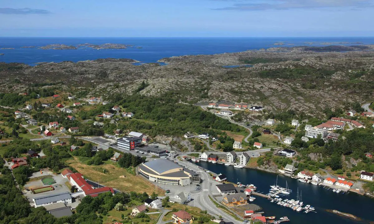 Langevåg gjestehavn inners og Bømlo Båtlag i forkant. Bilde er tatt av fotograf Geir Einarsen