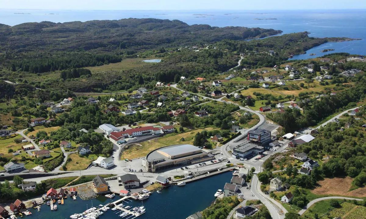 Langevåg gjestehavn inners og Bømlo Båtlag i forkant. Bilde er tatt av fotograf Geir Einarsen