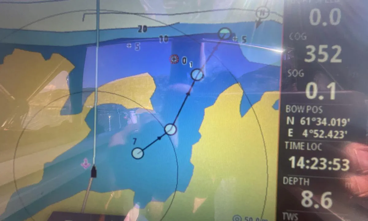 Langevika: {"base": "en", "no": "8,5 meter ved lavvann.", "se": "8,5 meter vid l\u00e5gvatten.", "en": "8.5 meters at low tide.", "da": "8,5 meter ved lavvande.", "fr": "8,5 m\u00e8tres \u00e0 mar\u00e9e basse.", "de": "8,5 Meter bei Niedrigwasser.", "es": "8,5 metros en bajamar.", "it": "8,5 metri a bassa marea.", "pt": "8,5 metros na mar\u00e9 baixa.", "nl": "8,5 meter bij laagwater.", "pl": "8,5 metra przy odp\u0142ywie.", "uk": "8,5 \u043c\u0435\u0442\u0440\u0456\u0432 \u043f\u0440\u0438 \u0432\u0456\u0434\u043f\u043b\u0438\u0432\u0456.", "ro": "8.5 metri la reflux.", "tr": "Al\u00e7ak gelgitte 8.5 metre.", "el": "8,5 \u03bc\u03ad\u03c4\u03c1\u03b1 \u03ba\u03b1\u03c4\u03ac \u03c4\u03b7\u03bd \u03ac\u03bc\u03c0\u03c9\u03c4\u03b7.", "cs": "8,5 metru za odlivu.", "hu": "8,5 m\u00e9ter ap\u00e1lykor.", "fi": "8,5 metri\u00e4 matalavedell\u00e4.", "bg": "8.5 \u043c\u0435\u0442\u0440\u0430 \u043f\u0440\u0438 \u043e\u0442\u043b\u0438\u0432.", "sr": "8,5 \u043c\u0435\u0442\u0430\u0440\u0430 \u043f\u0440\u0438 \u043e\u0441\u0435\u0446\u0438.", "et": "8,5 meetrit madalvee ajal.", "lv": "8.5 metri paisuma laik\u0101.", "lt": "8,5 metro \u017eemo potvynio metu."}