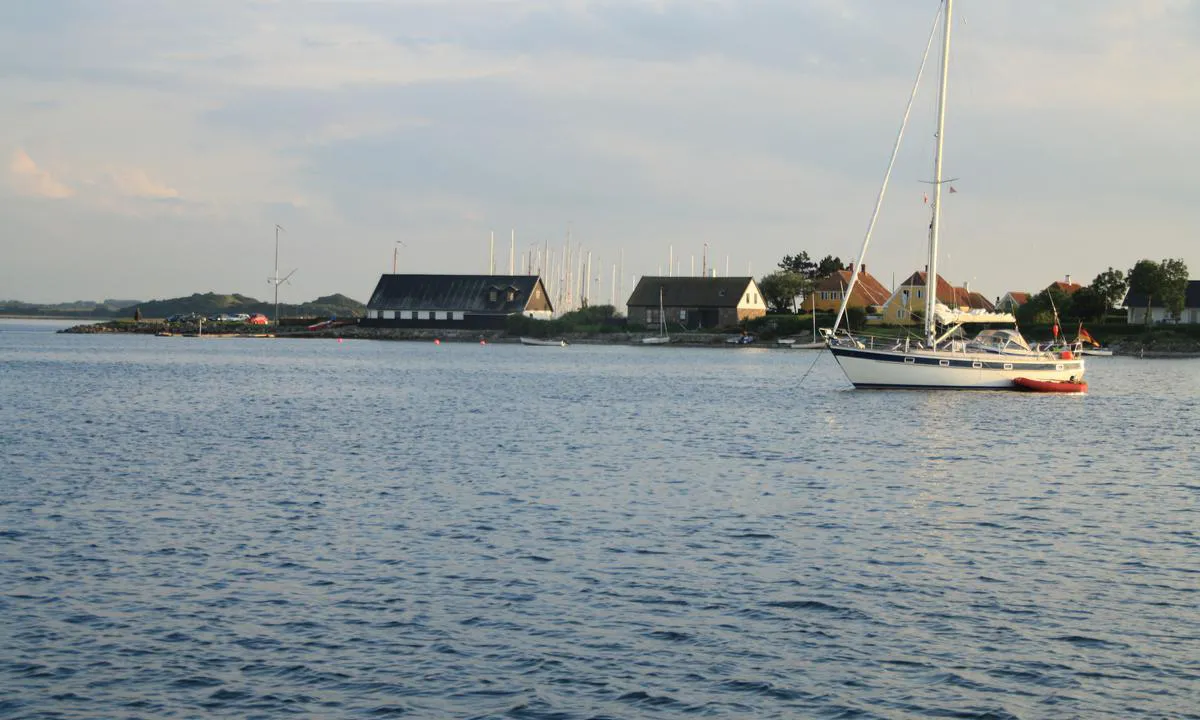 Langør/Stavn Fjord: Ti minutter med jolle inn til Langør havn