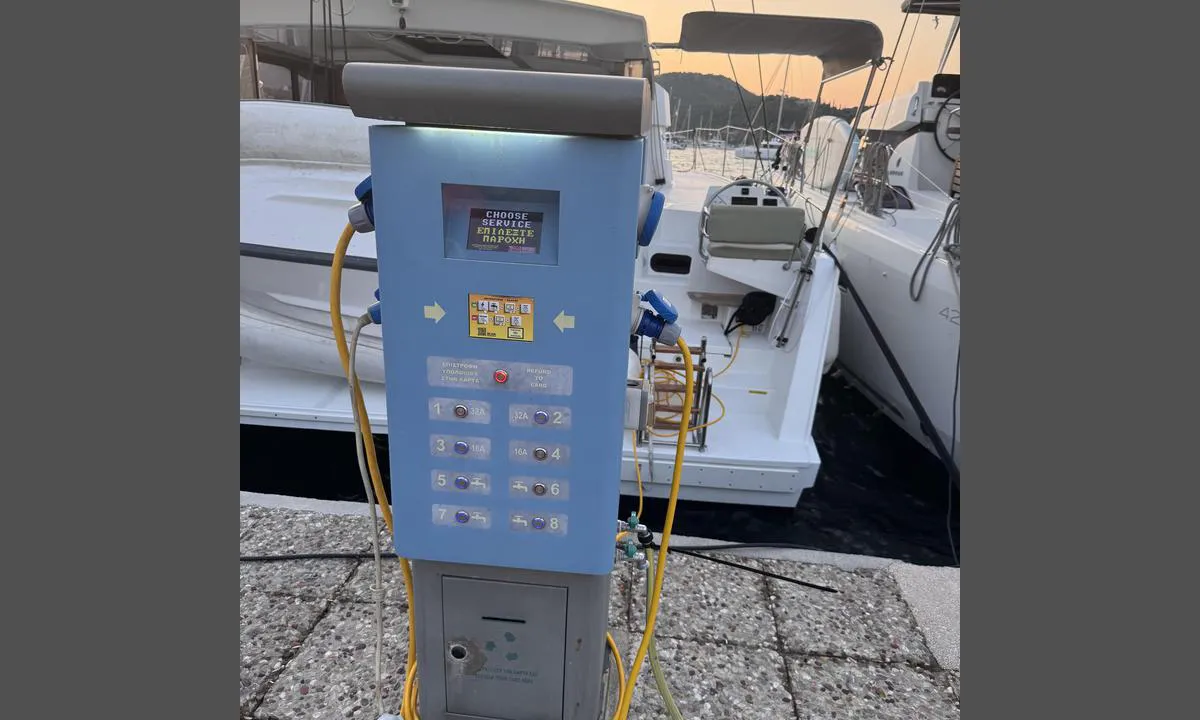 Lazareto: {"base": "no", "no": "Lett tilgjengelig str\u00f8m", "se": "L\u00e4ttillg\u00e4nglig str\u00f6m", "en": "Easily accessible power", "da": "Let tilg\u00e6ngelig str\u00f8m", "fr": "\u00c9lectricit\u00e9 facilement accessible", "de": "Leicht zug\u00e4nglicher Strom", "es": "Electricidad de f\u00e1cil acceso", "it": "Elettricit\u00e0 facilmente accessibile", "pt": "Eletricidade de f\u00e1cil acesso", "nl": "Gemakkelijk toegankelijke stroom", "pl": "\u0141atwo dost\u0119pny pr\u0105d", "uk": "\u041b\u0435\u0433\u043a\u043e \u0434\u043e\u0441\u0442\u0443\u043f\u043d\u0430 \u0435\u043b\u0435\u043a\u0442\u0440\u043e\u0435\u043d\u0435\u0440\u0433\u0456\u044f", "ro": "Curent electric u\u0219or accesibil", "tr": "Kolay eri\u015filebilir elektrik", "el": "\u0395\u03cd\u03ba\u03bf\u03bb\u03b1 \u03c0\u03c1\u03bf\u03c3\u03b2\u03ac\u03c3\u03b9\u03bc\u03bf \u03c1\u03b5\u03cd\u03bc\u03b1", "cs": "Snadno dostupn\u00e1 elekt\u0159ina", "hu": "K\u00f6nnyen el\u00e9rhet\u0151 \u00e1ram", "fi": "Helposti saatavilla oleva s\u00e4hk\u00f6", "bg": "\u041b\u0435\u0441\u043d\u043e \u0434\u043e\u0441\u0442\u044a\u043f\u0435\u043d \u0442\u043e\u043a", "sr": "Lako dostupan elektri\u010dni priklju\u010dak", "et": "Lihtsasti ligip\u00e4\u00e4setav elekter", "lv": "Viegls piek\u013cuve elektr\u012bbai", "lt": "Lengvai prieinama elektra"}