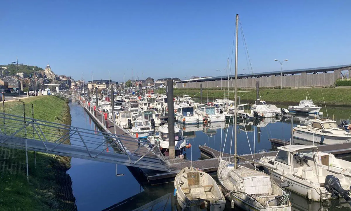 {"base": "en", "no": "Foto fra https://www.transeuropemarinas.com/marinas/le-treport/", "se": "Foto fr\u00e5n https://www.transeuropemarinas.com/marinas/le-treport/", "en": "Photo from https://www.transeuropemarinas.com/marinas/le-treport/", "da": "Foto fra https://www.transeuropemarinas.com/marinas/le-treport/", "fr": "Photo de https://www.transeuropemarinas.com/marinas/le-treport/", "de": "Foto von https://www.transeuropemarinas.com/marinas/le-treport/", "es": "Foto de https://www.transeuropemarinas.com/marinas/le-treport/", "it": "Foto da https://www.transeuropemarinas.com/marinas/le-treport/", "pt": "Foto de https://www.transeuropemarinas.com/marinas/le-treport/", "nl": "Foto van https://www.transeuropemarinas.com/marinas/le-treport/", "pl": "Zdj\u0119cie z https://www.transeuropemarinas.com/marinas/le-treport/", "uk": "\u0424\u043e\u0442\u043e \u0437 https://www.transeuropemarinas.com/marinas/le-treport/", "ro": "Fotografie de la https://www.transeuropemarinas.com/marinas/le-treport/", "tr": "Foto\u011fraf https://www.transeuropemarinas.com/marinas/le-treport/ adresinden al\u0131nm\u0131\u015ft\u0131r", "el": "\u03a6\u03c9\u03c4\u03bf\u03b3\u03c1\u03b1\u03c6\u03af\u03b1 \u03b1\u03c0\u03cc https://www.transeuropemarinas.com/marinas/le-treport/", "cs": "Fotografie z https://www.transeuropemarinas.com/marinas/le-treport/", "hu": "F\u00e9nyk\u00e9p innen: https://www.transeuropemarinas.com/marinas/le-treport/", "fi": "Kuva osoitteesta https://www.transeuropemarinas.com/marinas/le-treport/", "bg": "\u0421\u043d\u0438\u043c\u043a\u0430 \u043e\u0442 https://www.transeuropemarinas.com/marinas/le-treport/", "sr": "Fotografija sa https://www.transeuropemarinas.com/marinas/le-treport/", "et": "Foto p\u00e4rit https://www.transeuropemarinas.com/marinas/le-treport/", "lv": "Foto no https://www.transeuropemarinas.com/marinas/le-treport/", "lt": "Nuotrauka i\u0161 https://www.transeuropemarinas.com/marinas/le-treport/"}