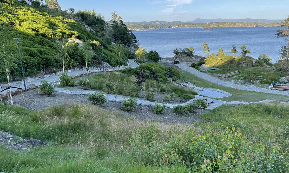 Leirvikjo - Bekkjarvik: Flott promenade langs vannet