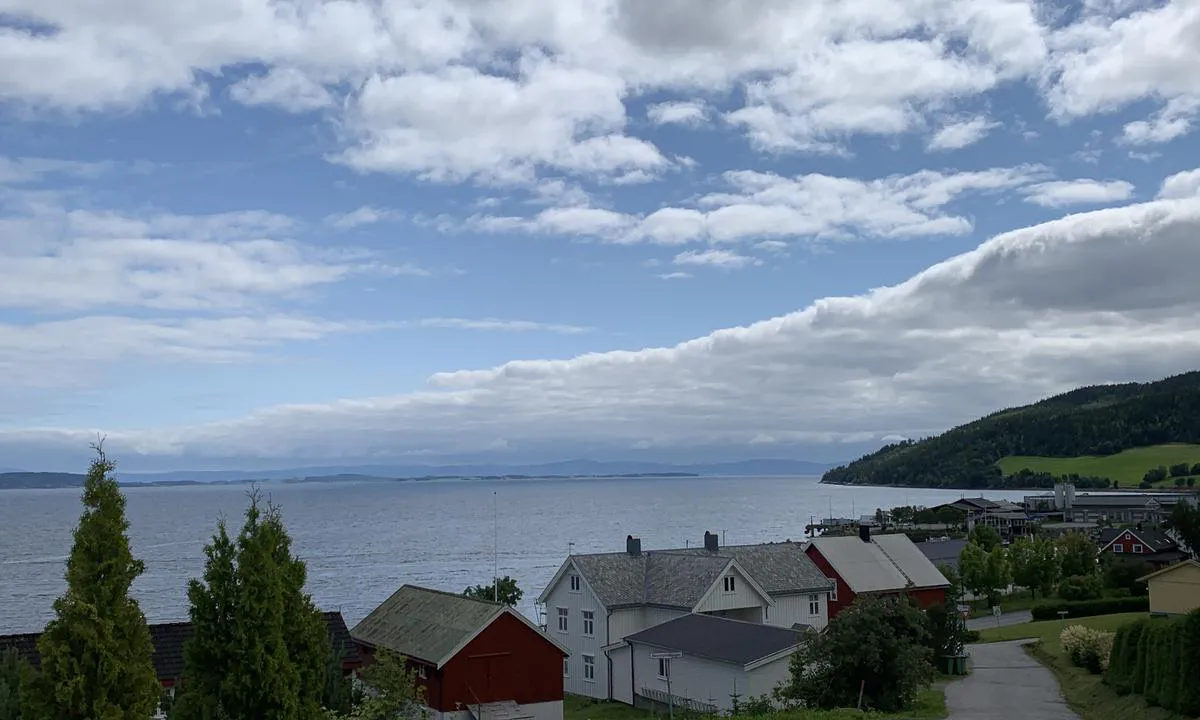 Leksvik Småbåthavn: Utsikt sørover, retning Tautra og Trondheim.