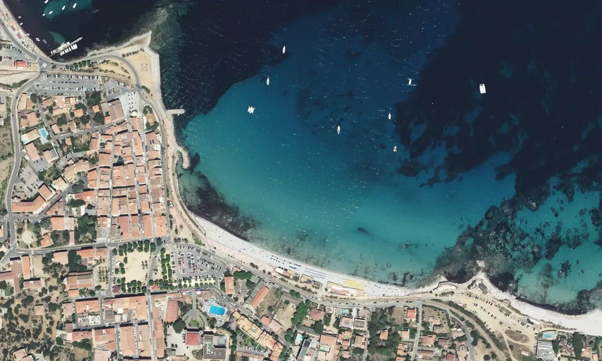 Flyfoto av L'Île Rousse