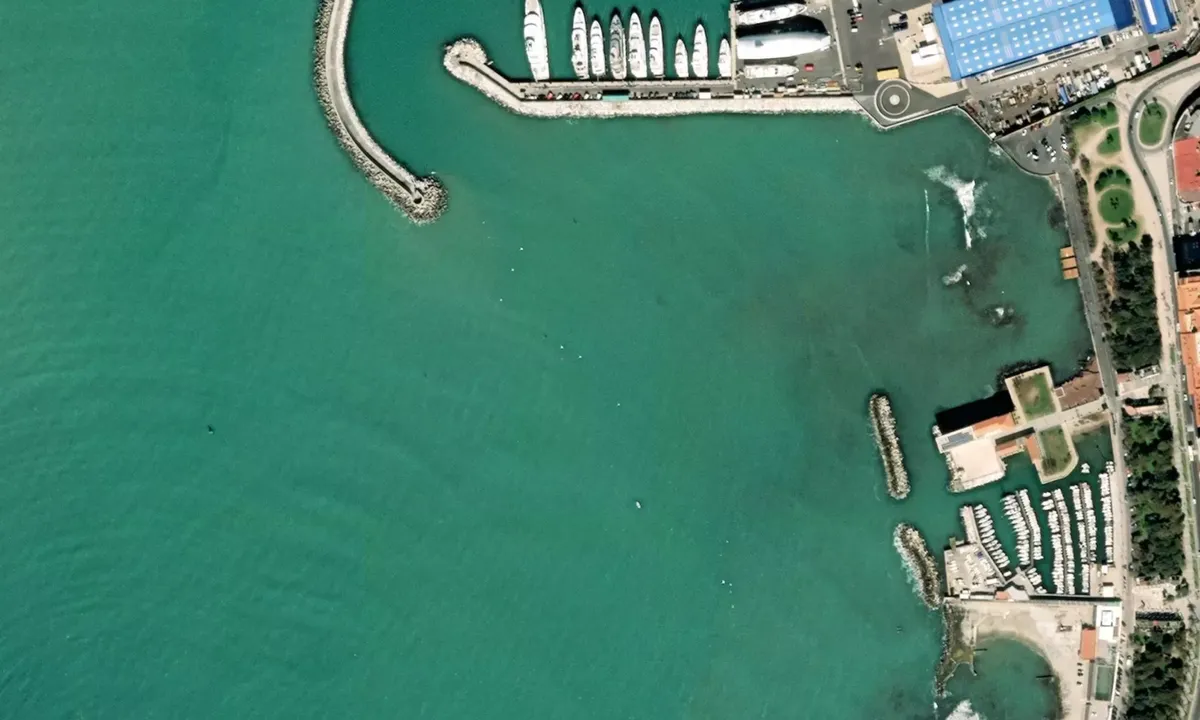 Flyfoto av Livorno Anchorage
