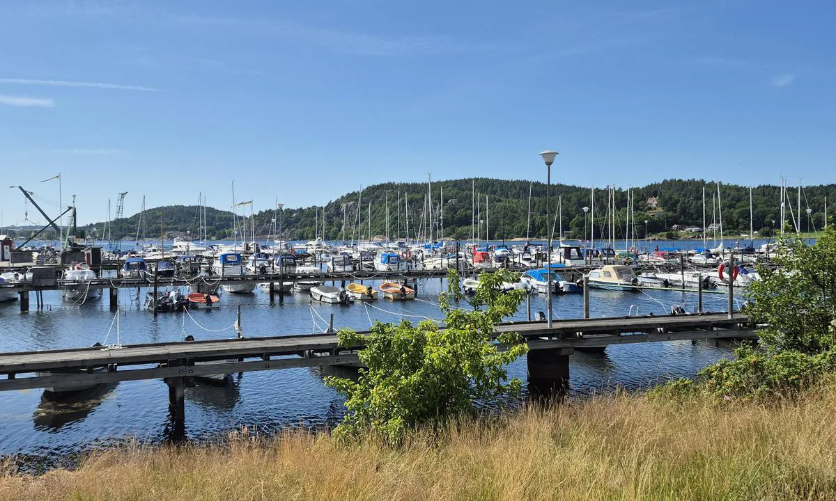 {"base": "se", "no": "Ljungskile Marina", "se": "Ljungskile Marina", "en": "Ljungskile Marina", "da": "Ljunskile Marina", "fr": "Marina de Ljungskile", "de": "Ljungskile Marina", "es": "Marina de Ljungskile", "it": "Marina di Ljungskile", "pt": "Marina de Ljungskile", "nl": "Ljungskile Marina", "pl": "Przysta\u0144 Ljungskile", "uk": "\u041b\u044e\u043d\u0433\u0448\u0438\u043b\u0435 \u041c\u0430\u0440\u0438\u043d\u0430", "ro": "Marina Ljungskile", "tr": "Ljungskile Marina", "el": "\u039c\u03b1\u03c1\u03af\u03bd\u03b1 Ljungskile", "cs": "Marina Ljungskile", "hu": "Ljungskile Marina", "fi": "Ljungskilen venesatama", "bg": "\u041f\u0440\u0438\u0441\u0442\u0430\u043d\u0438\u0449\u0435 \u041b\u044e\u043d\u0433\u0441\u0445\u0438\u043b\u0435", "sr": "Marina Ljungskile", "et": "Ljungskile Marina", "lv": "Ljungskile Mar\u012bna", "lt": "Ljungskile Marinos"}