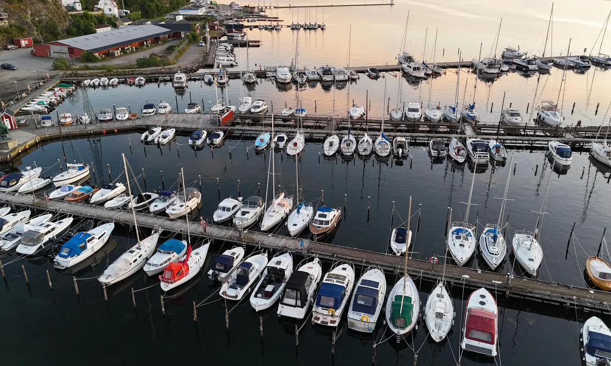 {"base": "se", "no": "Ljungskile Marina", "se": "Ljungskile Marina", "en": "Ljungskile Marina", "da": "Ljungskile Marina", "fr": "Marina de Ljungskile", "de": "Ljungskile Marina", "es": "Marina de Ljungskile", "it": "Marina di Ljungskile", "pt": "Marina de Ljungskile", "nl": "Ljungskile Marina", "pl": "Marina Ljungskile", "uk": "\u041b\u044e\u043d\u0433\u0448\u0438\u043b\u0435 \u041c\u0430\u0440\u0438\u043d\u0430", "ro": "Marina Ljungskile", "tr": "Ljungskile Marina", "el": "\u039c\u03b1\u03c1\u03af\u03bd\u03b1 Ljungskile", "cs": "Ljungskile Marina", "hu": "Ljungskile Marina", "fi": "Ljungskilen venesatama", "bg": "\u041f\u0440\u0438\u0441\u0442\u0430\u043d\u0438\u0449\u0435 \u041b\u044e\u043d\u0433\u0448\u0438\u043b\u0435", "sr": "\u041c\u0430\u0440\u0438\u043d\u0430 \u0409\u0443\u043d\u0433\u0448\u0438\u043b\u0435", "et": "Ljungskile Marina", "lv": "Ljungskile Marina", "lt": "Ljungskile Marina"}
