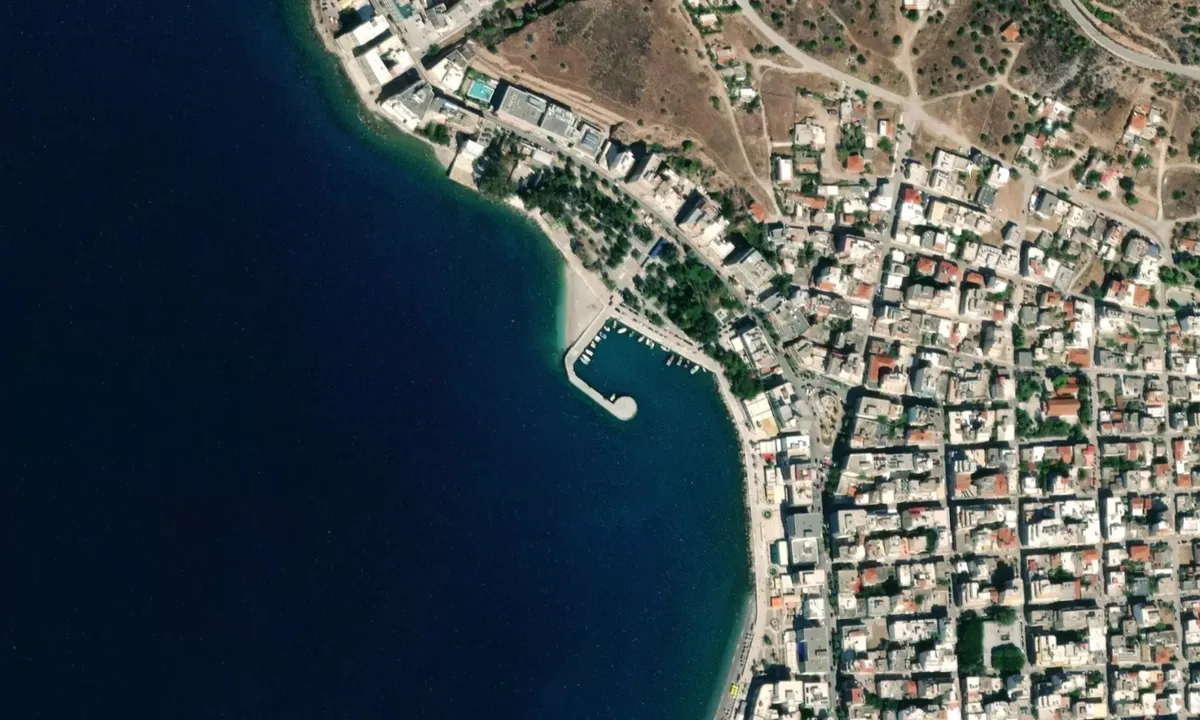 Flyfoto av Loutraki Harbour