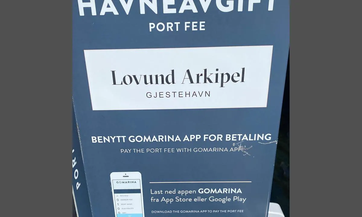 {"base": "no", "no": "Lovund Rorbu Hotell gjestehavn heter n\u00e5 Lovund Arkipel.", "se": "Lovund Rorbu Hotell g\u00e4sthamn heter nu Lovund Arkipel.", "en": "The guest harbor of Lovund Rorbu Hotel is now called Lovund Arkipel.", "da": "Lovund Rorbu Hotell g\u00e6stehavn hedder nu Lovund Arkipel.", "fr": "Le port de plaisance de Lovund Rorbu Hotell s'appelle d\u00e9sormais Lovund Arkipel.", "de": "Lovund Rorbu Hotell Guest Harbour hei\u00dft jetzt Lovund Arkipel.", "es": "El puerto de hu\u00e9spedes del Lovund Rorbu Hotell ahora se llama Lovund Arkipel.", "it": "Il porto turistico Lovund Rorbu Hotell ora si chiama Lovund Arkipel.", "pt": "O porto de h\u00f3spedes do Lovund Rorbu Hotell agora se chama Lovund Arkipel.", "nl": "De jachthaven van Lovund Rorbu Hotell heet nu Lovund Arkipel.", "pl": "Przysta\u0144 go\u015bcinna Lovund Rorbu Hotell nazywa si\u0119 teraz Lovund Arkipel.", "uk": "\u0413\u043e\u0441\u0442\u044c\u043e\u0432\u0438\u0439 \u043f\u043e\u0440\u0442 \u0433\u043e\u0442\u0435\u043b\u044e Lovund Rorbu \u0442\u0435\u043f\u0435\u0440 \u043d\u0430\u0437\u0438\u0432\u0430\u0454\u0442\u044c\u0441\u044f Lovund Arkipel.", "ro": "Lovund Rorbu Hotell gjestehavn se nume\u0219te acum Lovund Arkipel.", "tr": "Lovund Rorbu Hotell misafir liman\u0131 \u015fimdi Lovund Arkipel olarak adland\u0131r\u0131l\u0131yor.", "el": "\u03a4\u03bf \u03bb\u03b9\u03bc\u03ac\u03bd\u03b9 \u03c6\u03b9\u03bb\u03bf\u03be\u03b5\u03bd\u03af\u03b1\u03c2 Lovund Rorbu Hotell \u03bf\u03bd\u03bf\u03bc\u03ac\u03b6\u03b5\u03c4\u03b1\u03b9 \u03c0\u03bb\u03ad\u03bf\u03bd Lovund Arkipel.", "cs": "P\u0159\u00edstav pro hosty Lovund Rorbu Hotell se nyn\u00ed jmenuje Lovund Arkipel.", "hu": "Lovund Rorbu Hotell vend\u00e9gkik\u00f6t\u0151 mostant\u00f3l Lovund Arkipel n\u00e9ven ismert.", "fi": "Lovund Rorbu Hotellin vierassatama on nyt nimelt\u00e4\u00e4n Lovund Arkipel.", "bg": "\u041f\u0440\u0438\u0441\u0442\u0430\u043d\u0438\u0449\u0435\u0442\u043e \u0437\u0430 \u0433\u043e\u0441\u0442\u0438 \u043d\u0430 Lovund Rorbu Hotell \u0441\u0435\u0433\u0430 \u0441\u0435 \u043d\u0430\u0440\u0438\u0447\u0430 Lovund Arkipel.", "sr": "Luka za goste hotela Lovund Rorbu sada se zove Lovund Arkipel.", "et": "Lovund Rorbu hotellide k\u00fclalissadam on n\u00fc\u00fcd nimega Lovund Arkipel.", "lv": "Lovund Rorbu Hotell viesu osta tagad saucas Lovund Arkipel\u0101gs.", "lt": "Lovund Rorbu Hotell sve\u010di\u0173 prieplauka dabar vadinasi Lovund Arkipel."}