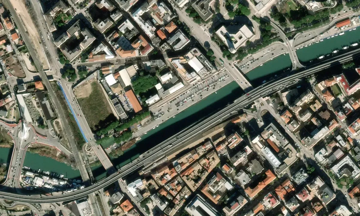Satelite image of Lungofiume dei Poeti