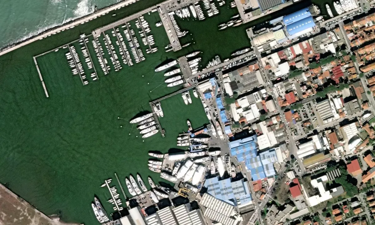 Flyfoto av Lusben - Viareggio