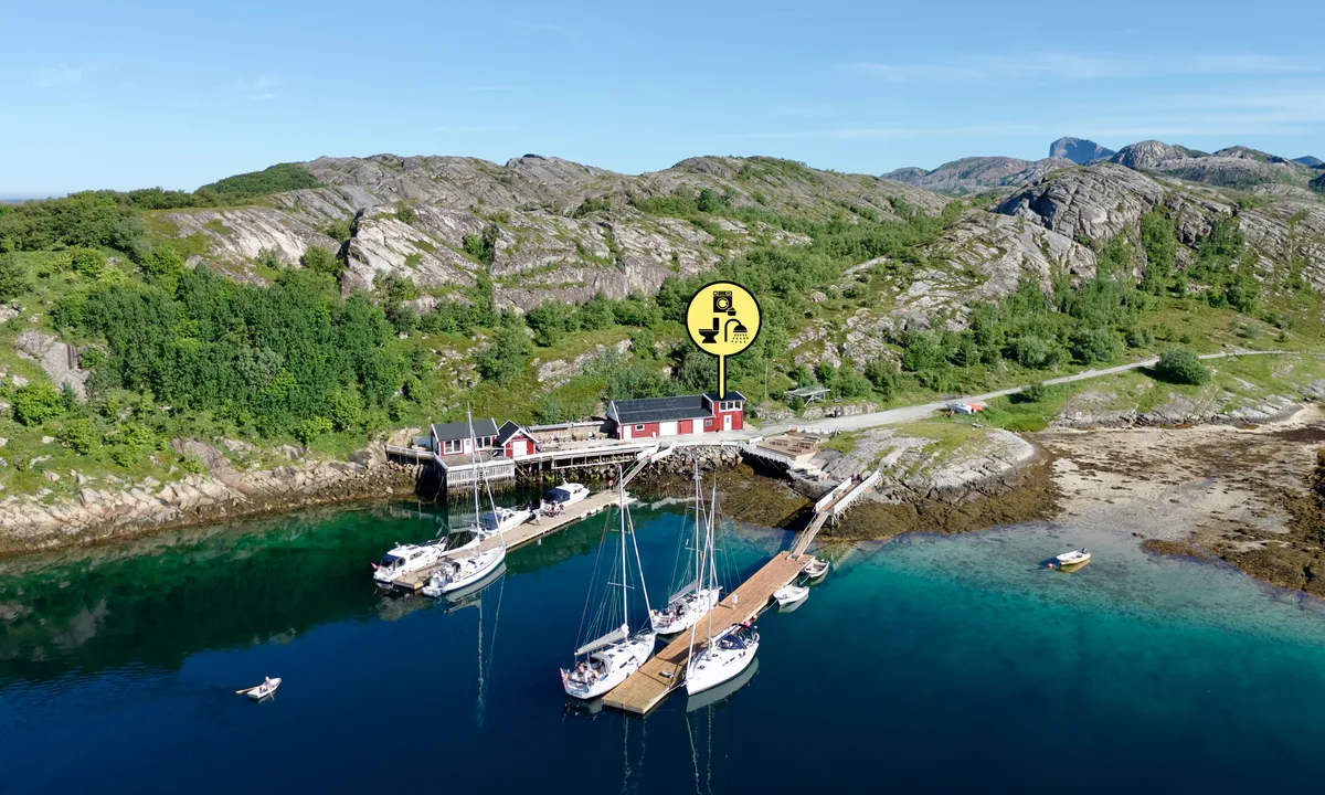 Lyngvågen kafe: {"base": "no", "no": "Lyngv\u00e5gen kafe i Hamnsundet p\u00e5 Gjer\u00f8y", "se": "Lyngv\u00e5gen kaf\u00e9 i Hamnsundet p\u00e5 Gjer\u00f8y", "en": "Lyngv\u00e5gen Caf\u00e9 in Hamnsundet on Gjer\u00f8y", "da": "Lyngv\u00e5gen caf\u00e9 i Hamnsundet p\u00e5 Gjer\u00f8y", "fr": "Caf\u00e9 Lyngv\u00e5gen dans le d\u00e9troit de Hamnsundet \u00e0 Gjer\u00f8y", "de": "Lyngv\u00e5gen Caf\u00e9 im Hamnsundet auf Gjer\u00f8y", "es": "Caf\u00e9 Lyngv\u00e5gen en Hamnsundet en Gjer\u00f8y", "it": "Caffetteria Lyngv\u00e5gen a Hamnsundet su Gjer\u00f8y", "pt": "Caf\u00e9 Lyngv\u00e5gen em Hamnsundet em Gjer\u00f8y", "nl": "Lyngv\u00e5gen caf\u00e9 in Hamnsundet op Gjer\u00f8y", "pl": "Kawiarnia Lyngv\u00e5gen w Hamnsundet na Gjer\u00f8y", "uk": "\u041a\u0430\u0444\u0435 \u041b\u0438\u043d\u0433\u0432\u0430\u0433\u0435\u043d \u0432 \u0413\u0430\u043c\u043d\u0441\u0443\u043d\u0434\u0435\u0442\u0456 \u043d\u0430 \u0413\u2019\u0454\u0440\u043e\u0457", "ro": "Cafeneaua Lyngv\u00e5gen \u00een Hamnsundet pe Gjer\u00f8y", "tr": "Lyngv\u00e5gen kafe Hamnsundet'de Gjer\u00f8y'de", "el": "\u039a\u03b1\u03c6\u03b5\u03c4\u03ad\u03c1\u03b9\u03b1 Lyngv\u00e5gen \u03c3\u03c4\u03bf Hamnsundet \u03c3\u03c4\u03bf Gjer\u00f8y", "cs": "Lyngv\u00e5gen kafe v Hamnsundet na ostrov\u011b Gjer\u00f8y", "hu": "Lyngv\u00e5gen k\u00e1v\u00e9z\u00f3 a Hamnsundetben, Gjer\u00f8yn", "fi": "Lyngv\u00e5gen kahvila Hamnsundetin Gjer\u00f8yss\u00e4", "bg": "\u041a\u0430\u0444\u0435 \u041b\u0438\u043d\u0433\u0432\u0430\u0433\u0435\u043d \u0432 \u0425\u0430\u043c\u043d\u0441\u0443\u043d\u0434\u0435\u0442 \u043d\u0430 \u0419\u0435\u0440\u044c\u043e\u0439", "sr": "<i>\u041a\u0430\u0444\u0435 \u041b\u0438\u043d\u0433\u0432\u043e\u0433\u0435\u043d \u0443 \u043b\u0443\u0446\u0438 \u0425\u0430\u043c\u043d\u0441\u0443\u043d\u0434 \u043d\u0430 \u043e\u0441\u0442\u0440\u0432\u0443 \u0413\u0458\u0435\u0440\u0435\u0458</i>", "et": "Lyngv\u00e5gen kohvik Hamnsundis Gjer\u00f8y saarel", "lv": "Lyngv\u00e5gen kafe Hamnsundet\u0101, Gjer\u00f8ya", "lt": "Lyngv\u00e5gen kavin\u0117 Hamnsundet uoste Gjer\u00f8y"}