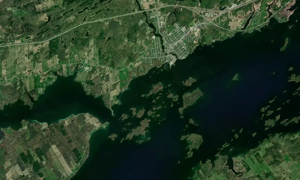 Flyfoto av MacDonald Island (Parks Canada)