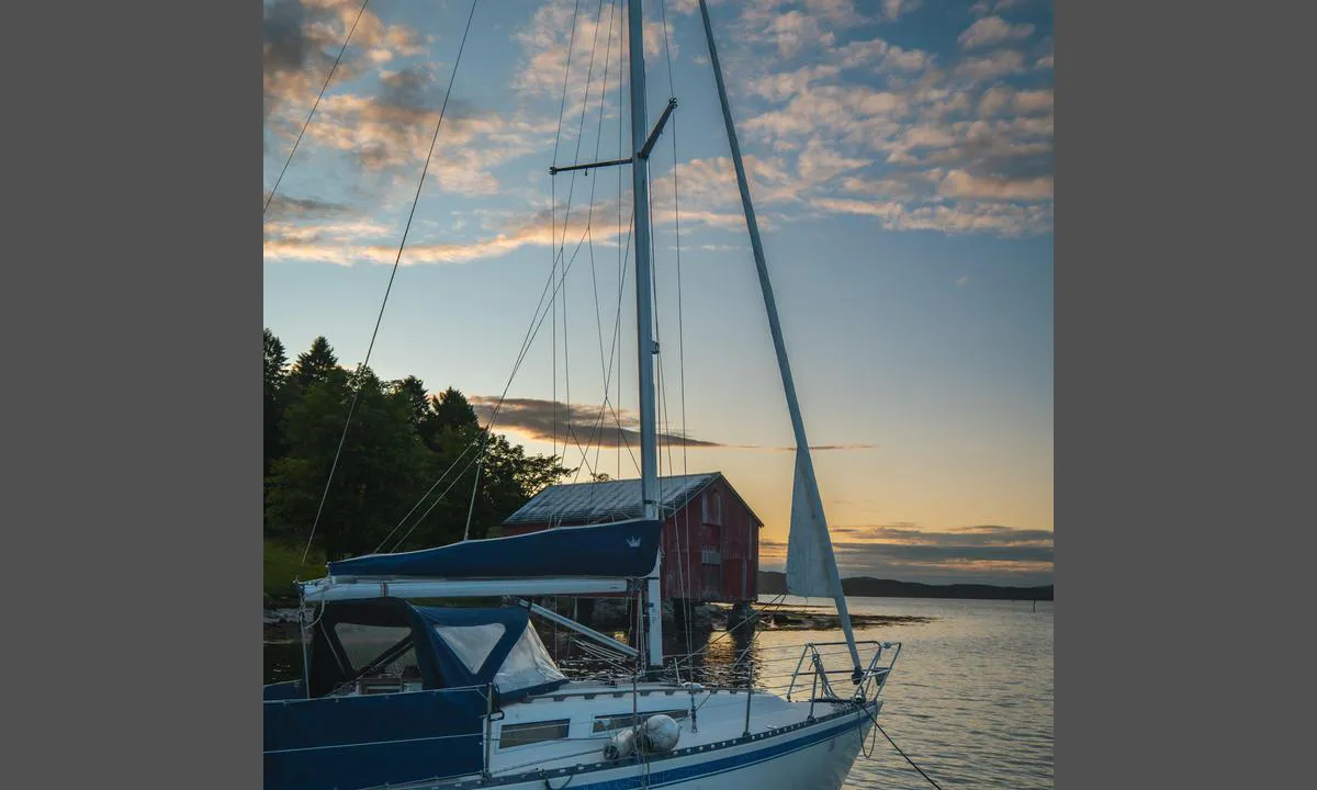 Magerøya: {"base": "no", "no": "Svensk veteran i solnedgang: Mamba 29. I bakgrunnen ser du sj\u00f8huset som ogs\u00e5 inneholder et kystmuseum.", "se": "Svensk veteran i solnedg\u00e5ng: Mamba 29. I bakgrunden ser du sj\u00f6boden som ocks\u00e5 inneh\u00e5ller ett kustmuseum.", "en": "Swedish veteran in the sunset: Mamba 29. In the background, you can see the sea house which also contains a coastal museum.", "da": "Svensk veteran i solnedgang: Mamba 29. I baggrunden ser du s\u00f8huset, som ogs\u00e5 indeholder et kystmuseum.", "fr": "V\u00e9t\u00e9ran su\u00e9dois au coucher du soleil: Mamba 29. En arri\u00e8re-plan, vous voyez la maison de la mer qui contient \u00e9galement un mus\u00e9e maritime.", "de": "Schwedischer Veteran im Sonnenuntergang: Mamba 29. Im Hintergrund sehen Sie das Bootshaus, das auch ein K\u00fcstenmuseum enth\u00e4lt.", "es": "Veterano sueco al atardecer: Mamba 29. En el fondo, puedes ver la casa del mar que tambi\u00e9n alberga un museo costero.", "it": "Veterano svedese al tramonto: Mamba 29. Sullo sfondo potete vedere la casa sul mare che ospita anche un museo costiero.", "pt": "Veterano sueco ao p\u00f4r-do-sol: Mamba 29. Ao fundo, voc\u00ea v\u00ea a casa do mar que tamb\u00e9m cont\u00e9m um museu costeiro.", "nl": "Zweedse veteraan in de zonsondergang: Mamba 29. Op de achtergrond zie je het zeehuis dat ook een kustmuseum bevat.", "pl": "Svenski weteran w zachodzie s\u0142o\u0144ca: Mamba 29. W tle wida\u0107 dom morski, kt\u00f3ry tak\u017ce mie\u015bci muzeum wybrze\u017ca.", "uk": "\u0428\u0432\u0435\u0434\u0441\u044c\u043a\u0438\u0439 \u0432\u0435\u0442\u0435\u0440\u0430\u043d \u043d\u0430 \u0437\u0430\u0445\u043e\u0434\u0456 \u0441\u043e\u043d\u0446\u044f: Mamba 29. \u041d\u0430 \u0437\u0430\u0434\u043d\u044c\u043e\u043c\u0443 \u043f\u043b\u0430\u043d\u0456 \u0432\u0438 \u0431\u0430\u0447\u0438\u0442\u0435 \u043c\u043e\u0440\u0441\u044c\u043a\u0438\u0439 \u0431\u0443\u0434\u0438\u043d\u043e\u043a, \u044f\u043a\u0438\u0439 \u0442\u0430\u043a\u043e\u0436 \u043c\u0456\u0441\u0442\u0438\u0442\u044c \u043c\u0443\u0437\u0435\u0439 \u0443\u0437\u0431\u0435\u0440\u0435\u0436\u0436\u044f.", "ro": "Veteran suedez la apus: Mamba 29. \u00cen fundal po\u021bi vedea casa de pe malul m\u0103rii care g\u0103zduie\u0219te \u0219i un muzeu al coastei.", "tr": "G\u00fcn bat\u0131m\u0131nda \u0130sve\u00e7li bir veteran: Mamba 29. Arka planda, bir k\u0131y\u0131 m\u00fczesini de i\u00e7eren deniz evini g\u00f6rebilirsiniz.", "el": "\u03a3\u03bf\u03c5\u03b7\u03b4\u03b9\u03ba\u03cc\u03c2 \u03b2\u03b5\u03c4\u03b5\u03c1\u03ac\u03bd\u03bf\u03c2 \u03c3\u03c4\u03bf \u03b7\u03bb\u03b9\u03bf\u03b2\u03b1\u03c3\u03af\u03bb\u03b5\u03bc\u03b1: Mamba 29. \u03a3\u03c4\u03bf \u03b2\u03ac\u03b8\u03bf\u03c2 \u03b2\u03bb\u03ad\u03c0\u03b5\u03c4\u03b5 \u03c4\u03bf \u03bd\u03b1\u03c5\u03c0\u03b7\u03b3\u03b5\u03af\u03bf \u03c0\u03bf\u03c5 \u03c0\u03b5\u03c1\u03b9\u03bb\u03b1\u03bc\u03b2\u03ac\u03bd\u03b5\u03b9 \u03b5\u03c0\u03af\u03c3\u03b7\u03c2 \u03ad\u03bd\u03b1 \u03bd\u03b1\u03c5\u03c4\u03b9\u03ba\u03cc \u03bc\u03bf\u03c5\u03c3\u03b5\u03af\u03bf.", "cs": "\u0160v\u00e9dsk\u00fd veter\u00e1n p\u0159i z\u00e1padu slunce: Mamba 29. V pozad\u00ed vid\u00edte mo\u0159sk\u00fd d\u016fm, kter\u00fd tak\u00e9 obsahuje pob\u0159e\u017en\u00ed muzeum.", "hu": "Svensk veter\u00e1n a naplement\u00e9ben: Mamba 29. A h\u00e1tt\u00e9rben l\u00e1tod a tengeri h\u00e1zat, amely egy tengerparti m\u00fazeumnak is helyet ad.", "fi": "Ruotsalainen veteraani auringonlaskussa: Mamba 29. Taustalla n\u00e4kyy merenrantatalo, joka sis\u00e4lt\u00e4\u00e4 my\u00f6s rannikkoluotsimuseon.", "bg": "\u0428\u0432\u0435\u0434\u0441\u043a\u0438 \u0432\u0435\u0442\u0435\u0440\u0430\u043d \u0432 \u0437\u0430\u043b\u0435\u0437: Mamba 29. \u0412\u044a\u0432 \u0444\u043e\u043d\u0430 \u0432\u0438\u0436\u0434\u0430\u0442\u0435 \u043c\u043e\u0440\u0441\u043a\u0430\u0442\u0430 \u043a\u044a\u0449\u0430, \u043a\u043e\u044f\u0442\u043e \u0441\u044a\u0449\u043e \u0441\u044a\u0434\u044a\u0440\u0436\u0430 \u043c\u043e\u0440\u0441\u043a\u0438 \u043c\u0443\u0437\u0435\u0439.", "sr": "\u0160vedski veteran u zalasku sunca: Mamba 29. U pozadini mo\u017eete videti morsku ku\u0107u koja tako\u0111e sadr\u017ei pomorski muzej.", "et": "Rootsi veteran p\u00e4ikeseloojangul: Mamba 29. Taustal n\u00e4ete meremaja, mis sisaldab ka rannamuuseumi.", "lv": "Zviedru veter\u0101ns saulriet\u0101: Mamba 29. Fon\u0101 redzama j\u016bras m\u0101ja, kas ar\u012b ietver piekrastes muzeju.", "lt": "\u0160vedi\u0161ka veteran\u0117 saul\u0117lydyje: Mamba 29. Fone matote j\u016brinink\u0173 nam\u0105, kuriame taip pat yra pakran\u010di\u0173 muziejus."}