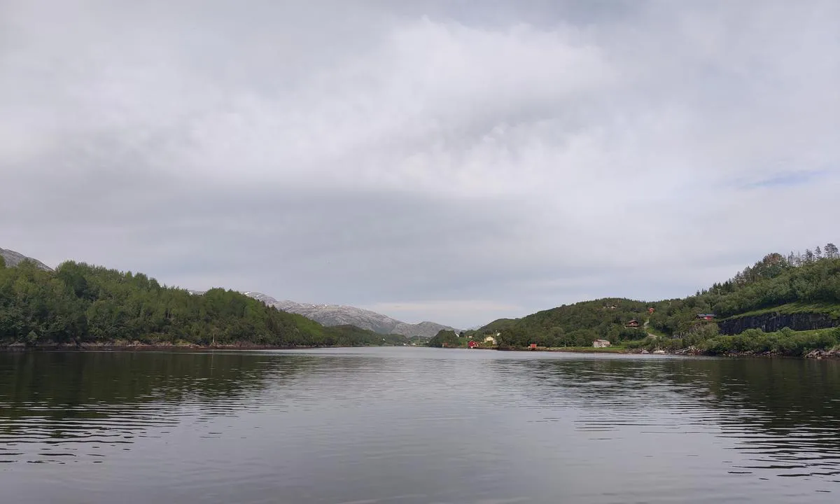 Maisfjorden: {"base": "no", "no": "Mot \u00f8st.", "se": "Mot \u00f6st.", "en": "To the east.", "da": "Mod \u00f8st."}
