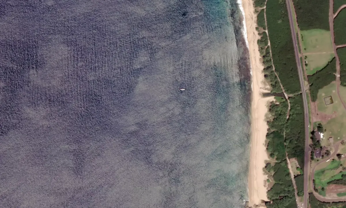 Flyfoto av Makua Beach