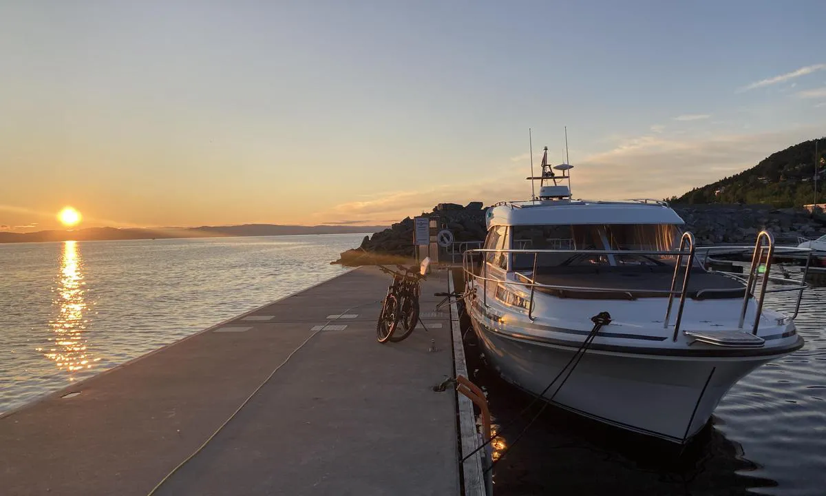 Malvik Båtforening - Nyhavn: Solnedgang i slutten av juli