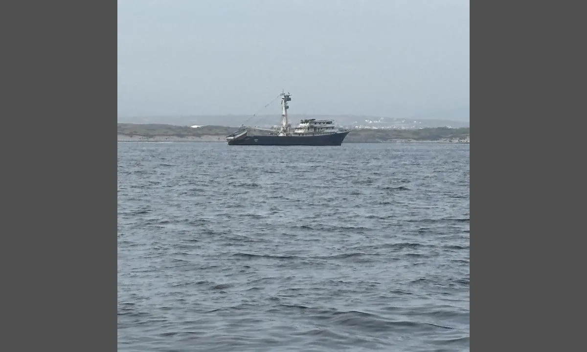 Manta: {"base": "no", "no": "Lokal fiske b\u00e5t", "se": "Lokal fiskeb\u00e5t", "en": "Local fishing boat", "da": "Lokal fiskeb\u00e5d", "fr": "Bateau de p\u00eache local", "de": "Lokales Fischerboot", "es": "Barco pesquero local", "it": "Barca da pesca locale", "pt": "Barco de pesca local", "nl": "Lokale visserijboot", "pl": "Lokalna \u0142\u00f3d\u017a rybacka", "uk": "\u041c\u0456\u0441\u0446\u0435\u0432\u0438\u0439 \u0440\u0438\u0431\u0430\u043b\u044c\u0441\u044c\u043a\u0438\u0439 \u0447\u043e\u0432\u0435\u043d", "ro": "Barc\u0103 de pescuit local\u0103", "tr": "Yerel bal\u0131k\u00e7\u0131 teknesi", "el": "\u03a4\u03bf\u03c0\u03b9\u03ba\u03cc \u03b1\u03bb\u03b9\u03b5\u03c5\u03c4\u03b9\u03ba\u03cc \u03c3\u03ba\u03ac\u03c6\u03bf\u03c2", "cs": "M\u00edstn\u00ed ryb\u00e1\u0159sk\u00e1 lo\u010f", "hu": "Helyi hal\u00e1szhaj\u00f3", "fi": "Paikallinen kalastusvene", "bg": "\u041c\u0435\u0441\u0442\u0435\u043d \u0440\u0438\u0431\u043e\u043b\u043e\u0432\u0435\u043d \u043a\u043e\u0440\u0430\u0431", "sr": "Lokalni ribarski brod", "et": "Kohalik kalapaat", "lv": "Viet\u0113j\u0101 zvejas laiva", "lt": "Vietinis \u017evejybos laivas"}