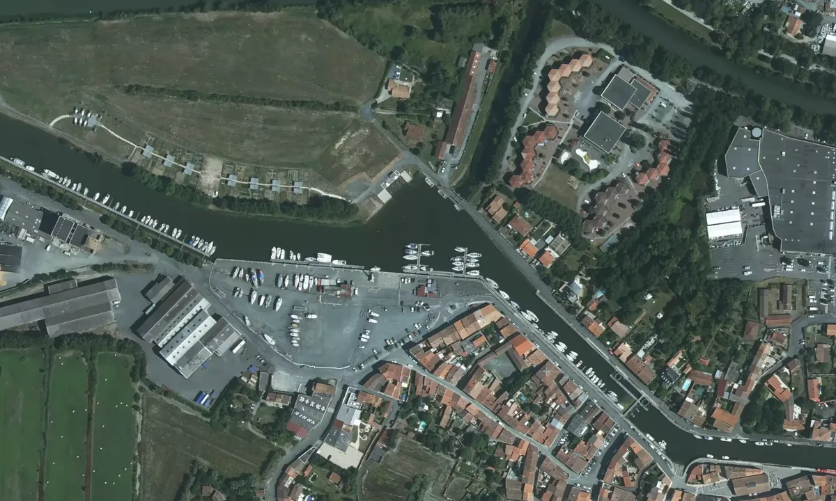 Satelite image of Marans