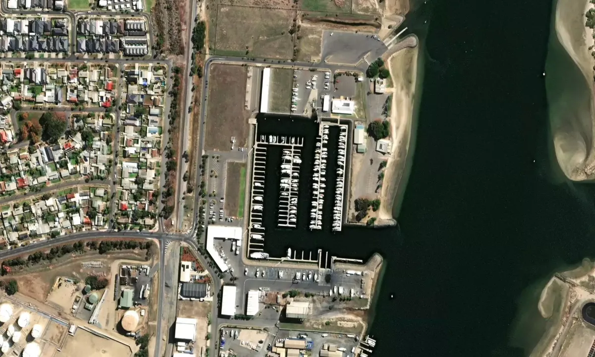 Flyfoto av Marina Adelaide