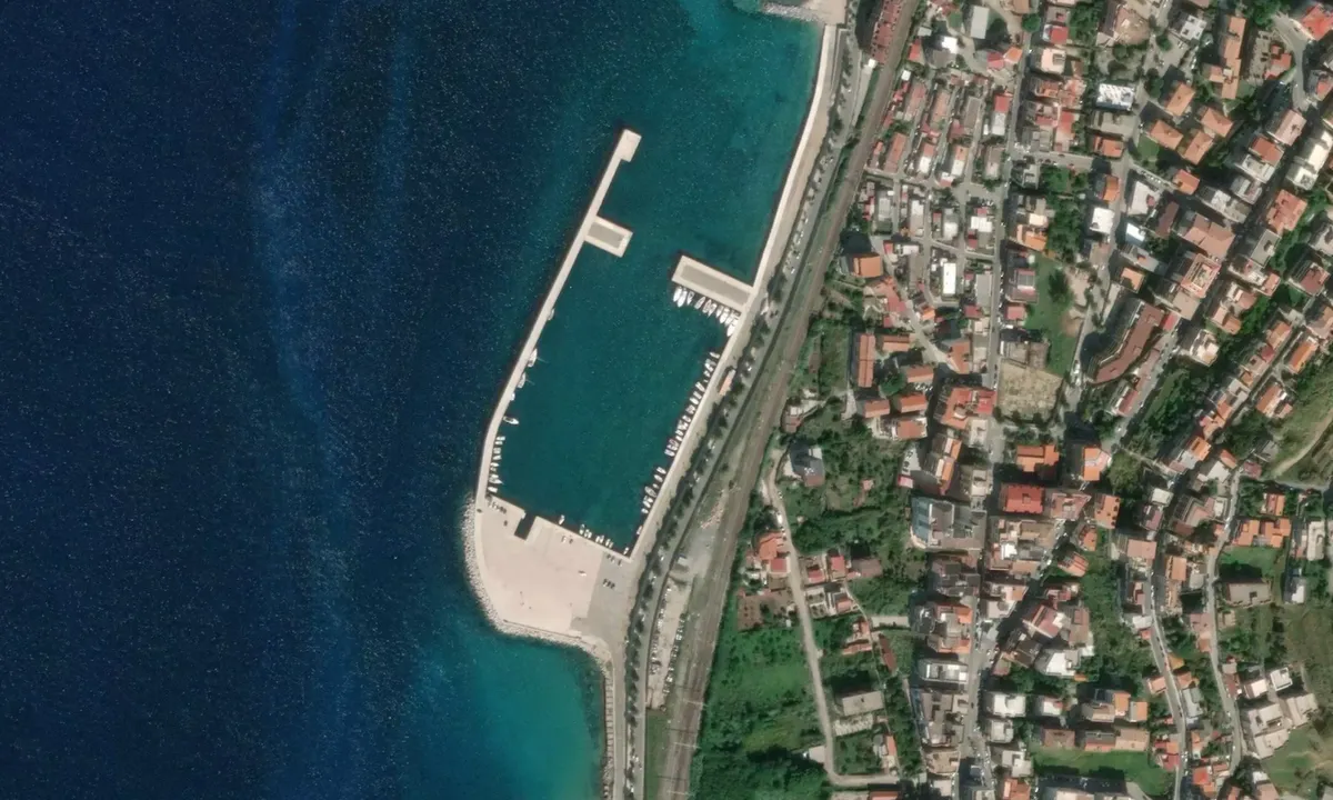 Flyfoto av Marina dello Stretto
