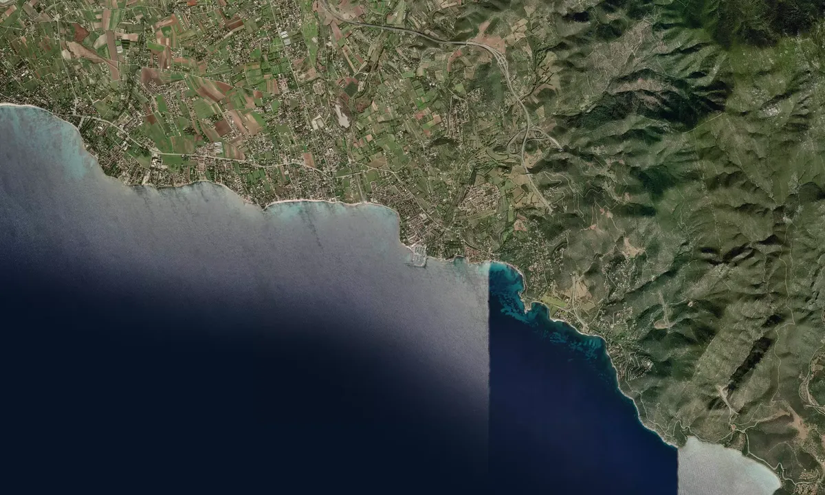 Flyfoto av Marina di Capitana 1