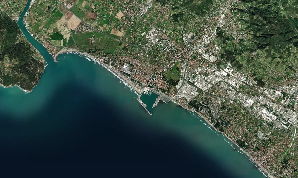 Flyfoto av Marina di Carrara