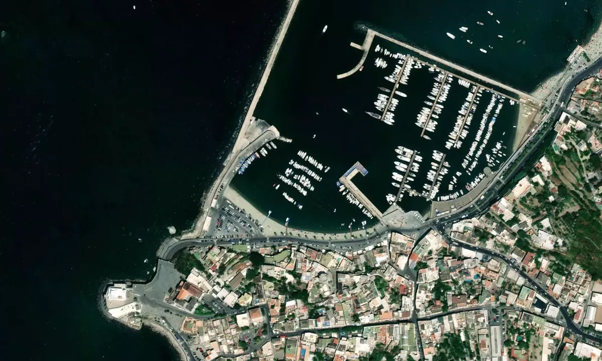 Flyfoto av Marina di Forio 1