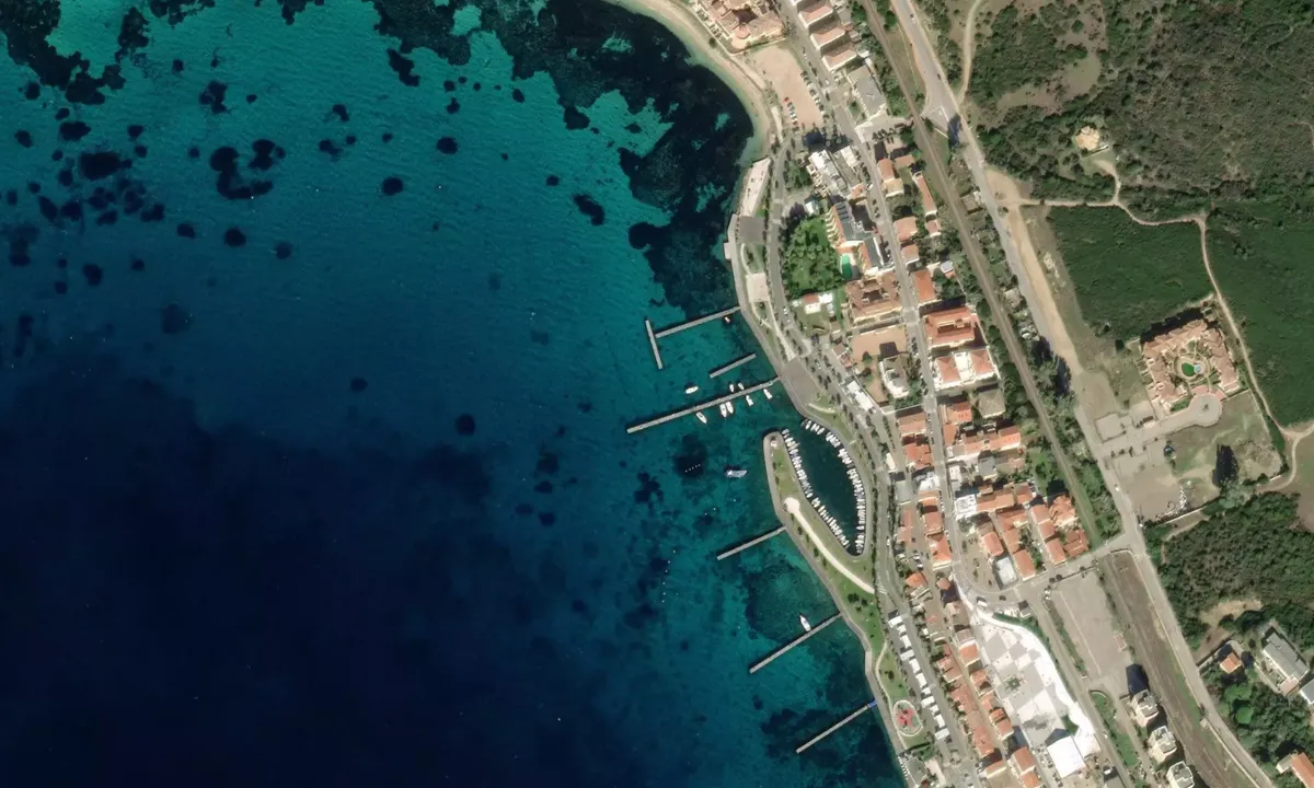 Flyfoto av Marina Mare Fun - Golfo Aranci