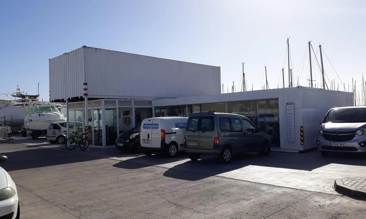 Marina San Miguel: {"base": "no", "no": "God b\u00e5tutstyrsbutkk i havna", "se": "Bra b\u00e5tutrustningsbutik i hamnen", "en": "Good boat equipment store in the harbor", "da": "God b\u00e5dudstyrsbutik i havnen"}