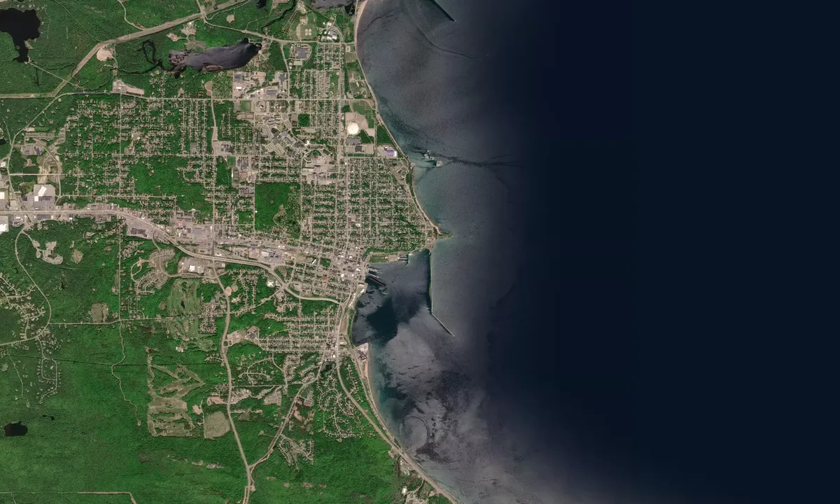 Flyfoto av Marquette Lower Harbor