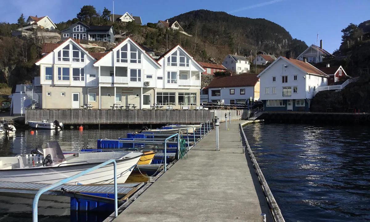 Marvik Gjestehavn: Fin kai med strøm og vann.Bunkring helt inne