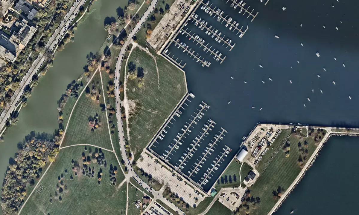 Flyfoto av McKinley Marina slip L-20